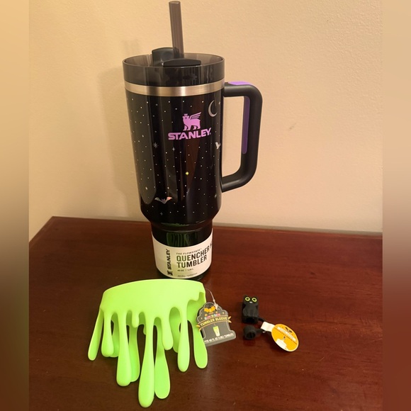 Bundle! Stanley 40oz Spellcast Black Bats, Tumbler Sleeve & Cat Straw Topper - Picture 1 of 8